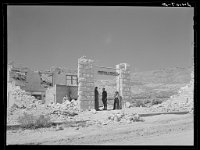 Rothstein, Arthur, photographer. Tourists. Rhyolite, Nevada. Mar. March 1940 Library of Congress 07